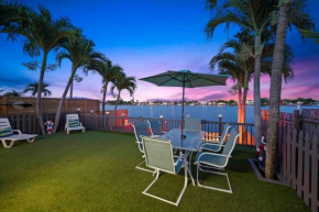 Lakefront Retreat Villa Water View Fishing Casino